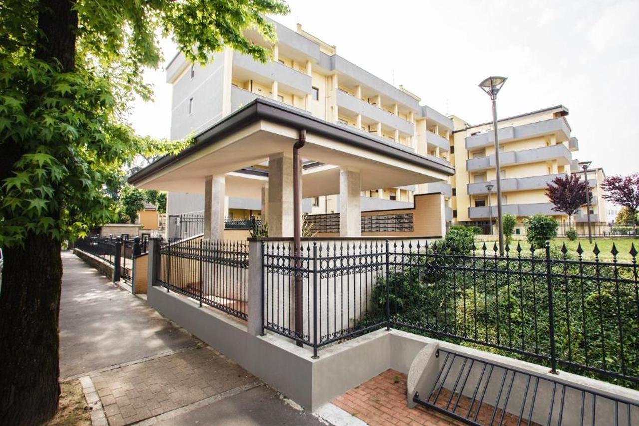 Hq Aparthotel Milano Inn - Smart Suites Чинизелло-Бальзамо Экстерьер фото